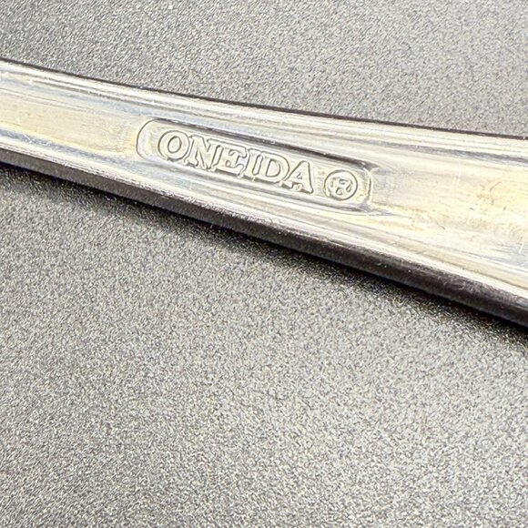Oneida Countess Pattern Flatware 2 Teaspoons & 1 Dinner Knife - Picture 4 of 7